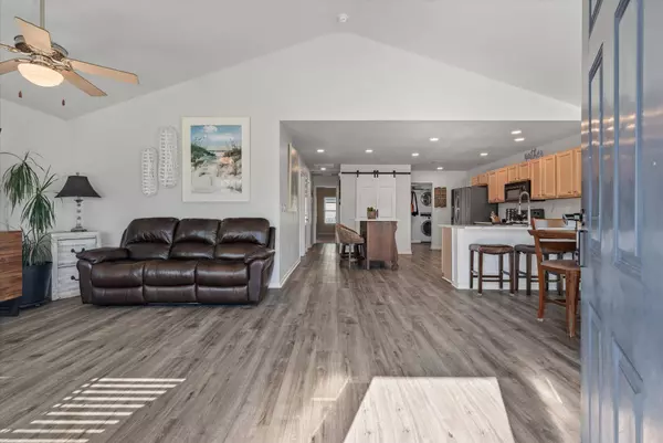 1290 Palm Cove Dr, Charleston, SC 29492