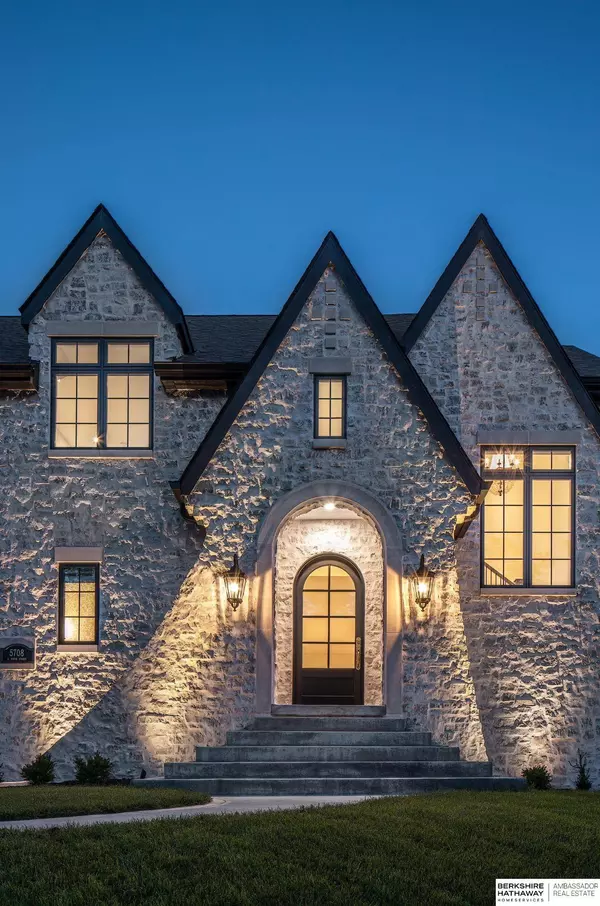 5708 S 238 Street, Elkhorn, NE 68022