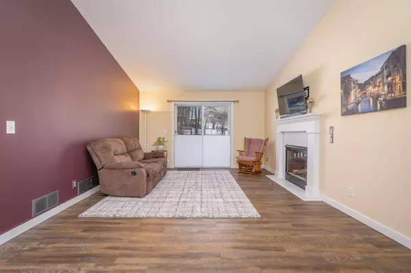 327 Wildwood CIR, Roberts, WI 54023