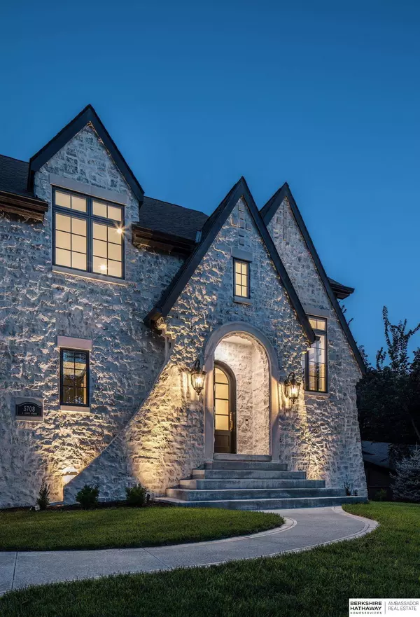 5708 S 238 Street, Elkhorn, NE 68022