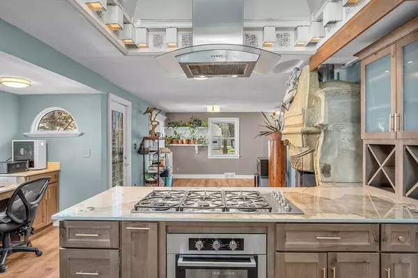 44 Bither St, Springfield, MA 01118