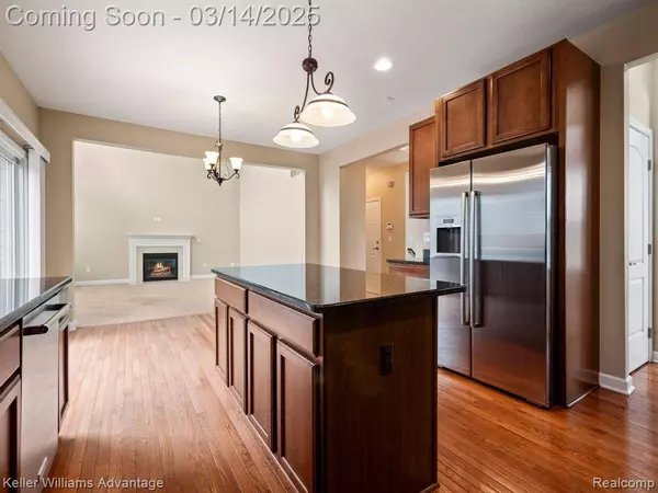 23677 Prescott Lane E, South Lyon, MI 48178