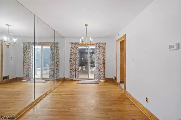 56 Stevens Rd, Clifton City, NJ 07013