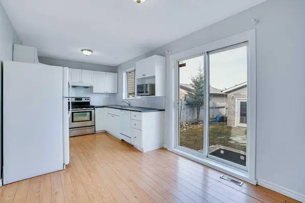 10 Martindale Mews NE, Calgary, AB T3J 2V5