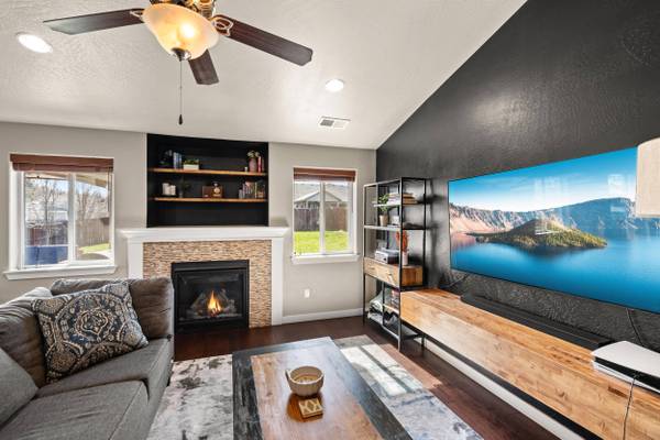 2294 Hill WAY, Medford, OR 97504