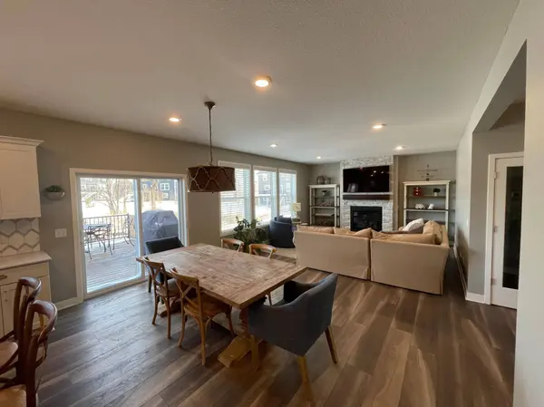 2054 Paisley PATH, Chanhassen, MN 55317