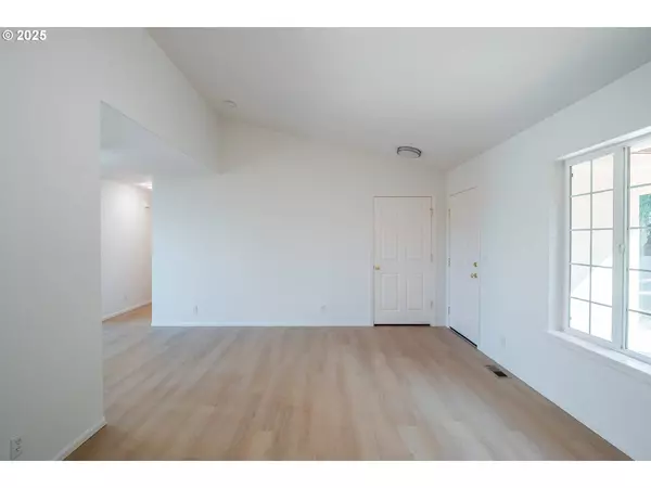 750 QUEENS AVE, Creswell, OR 97426