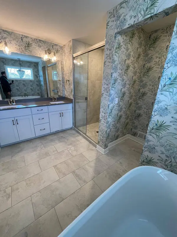 2054 Paisley PATH, Chanhassen, MN 55317