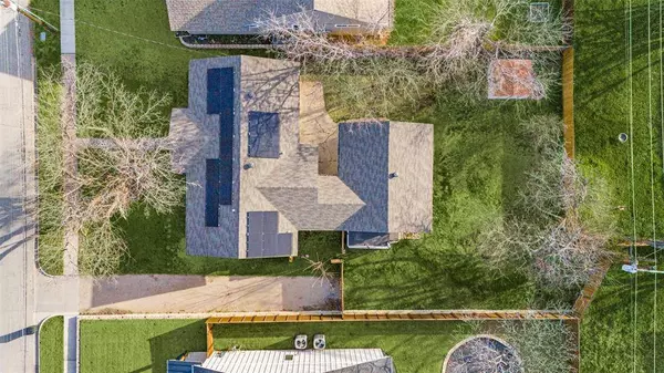 1110 S Pine Street, Grapevine, TX 76051