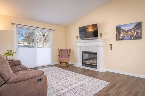 327 Wildwood CIR, Roberts, WI 54023