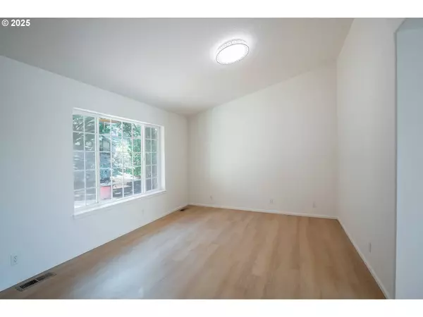 750 QUEENS AVE, Creswell, OR 97426