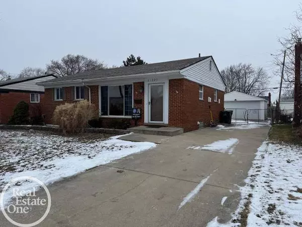 21225 Parkway Drive, Saint Clair Shores, MI 48082