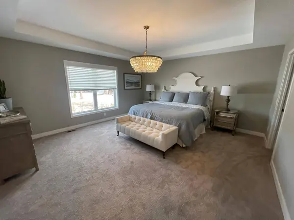 2054 Paisley PATH, Chanhassen, MN 55317