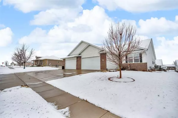 605 Lincoln DR, Center Point, IA 52213