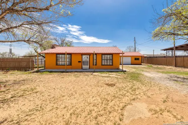 13934 N I-35, Moore, TX 78057-3722