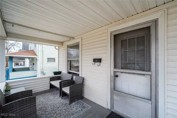 306 Maplewood AVE, Struthers, OH 44471