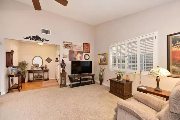 1165 Ravine View DR, Roseville, CA 95661