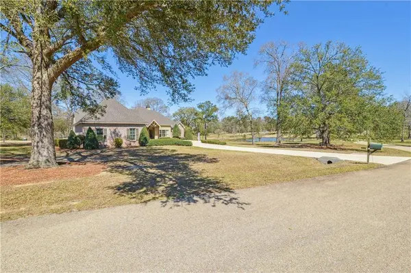 458 TRAILHEAD DR, Abita Springs, LA 70420