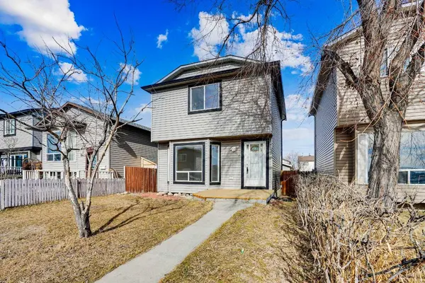 10 Martindale Mews NE, Calgary, AB T3J 2V5