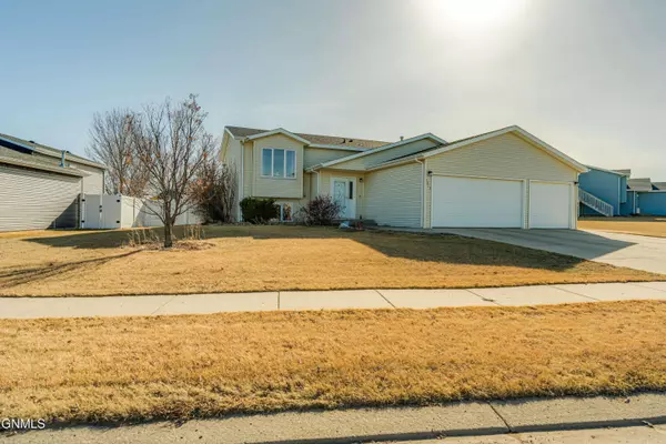 4613 Kost DR, Bismarck, ND 58503