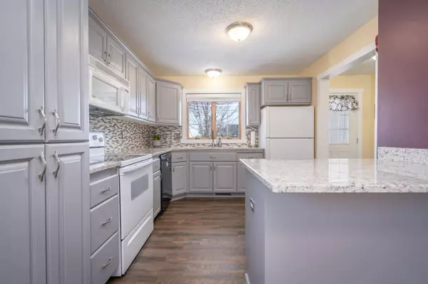 327 Wildwood CIR, Roberts, WI 54023