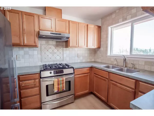 750 QUEENS AVE, Creswell, OR 97426