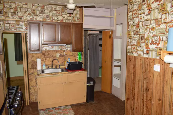 2517 W Rogers St, Milwaukee, WI 53204