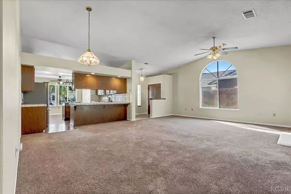 212 Cantebury Drive, Lemoore, CA 93245