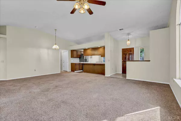 212 Cantebury Drive, Lemoore, CA 93245