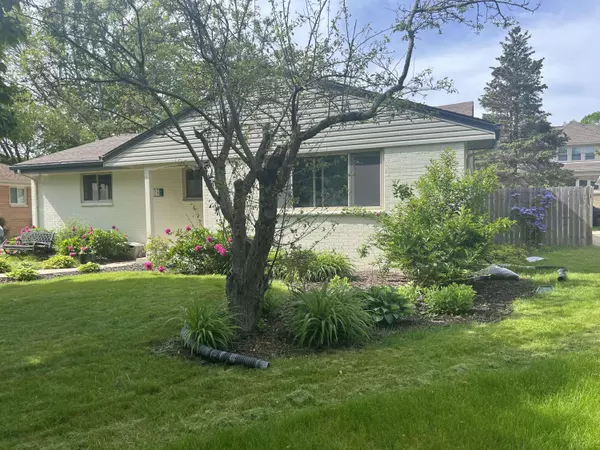 308 W Bayfield, Fox Point, WI 53217