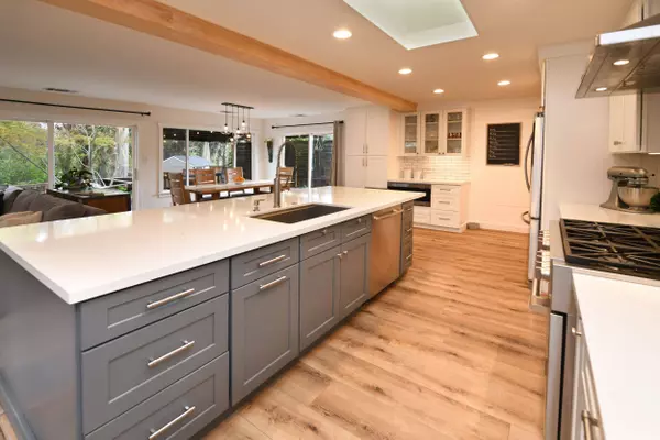 233 Lucinda Ln, Pleasant Hill, CA 94523-4565