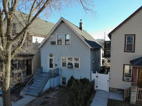 2517 W Rogers St, Milwaukee, WI 53204