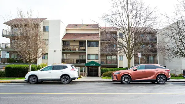 2757 Quadra St #402, Victoria, BC V8T 4E5