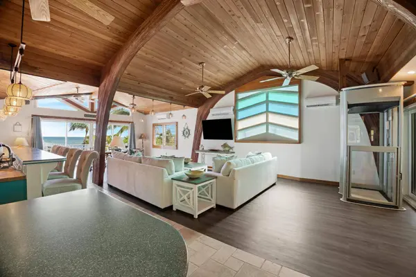 815 E Shore DR, Summerland Key, FL 33042
