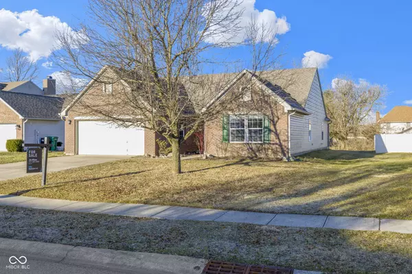4062 S Meadow Wood CT, New Palestine, IN 46163
