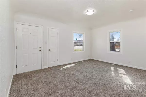 705 N 9th Ave, Caldwell, ID 83605