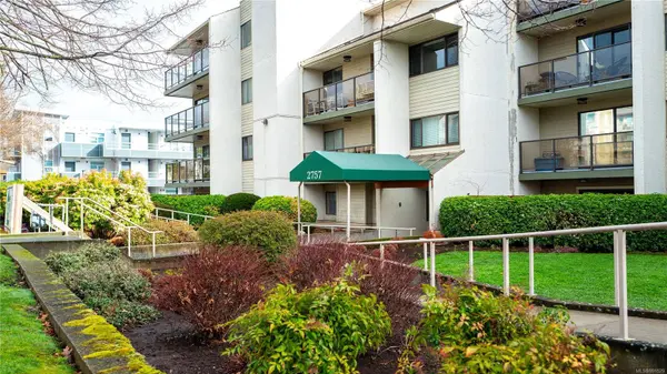 2757 Quadra St #402, Victoria, BC V8T 4E5