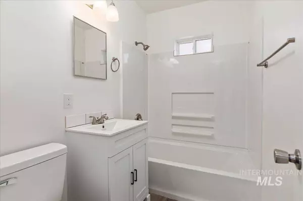 705 N 9th Ave, Caldwell, ID 83605