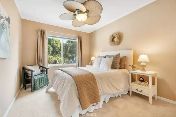 6942 Petit AVE, Lake Balboa, CA 91406