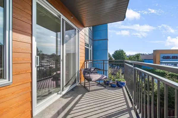 6544 Metral Dr #301, Nanaimo, BC V9T 2L8