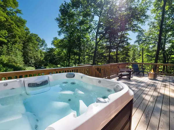 301 Ives RD, Killington, VT 05751