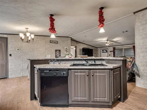 106438 Rodeo DR, Mcloud, OK 74851