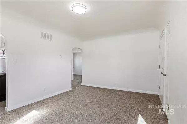 705 N 9th Ave, Caldwell, ID 83605