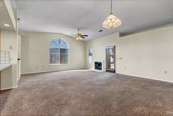 212 Cantebury Drive, Lemoore, CA 93245