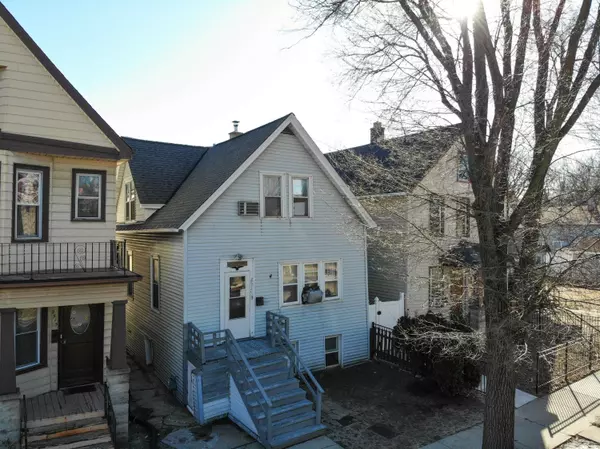 2517 W Rogers St, Milwaukee, WI 53204