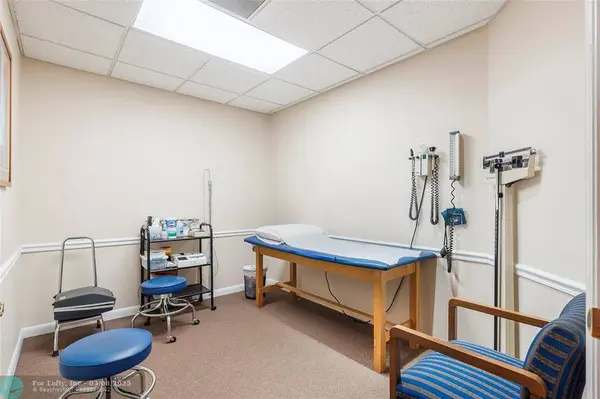 9633 W Broward Blvd, Plantation, FL 33324