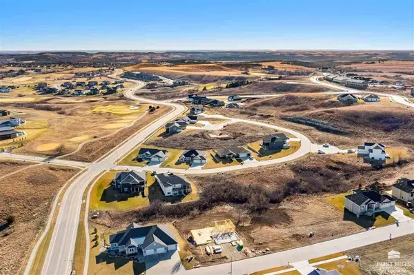 3906 Travers CIR, Manhattan, KS 66503