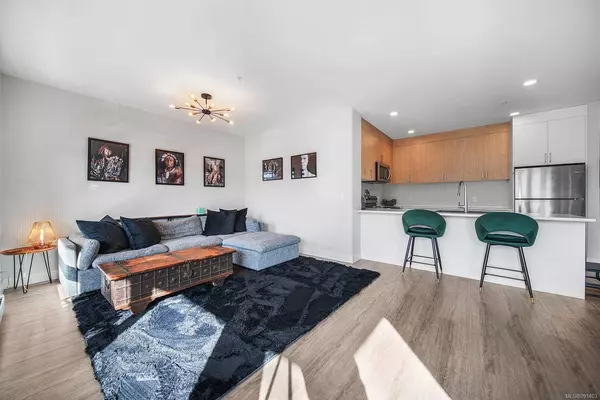 6544 Metral Dr #301, Nanaimo, BC V9T 2L8