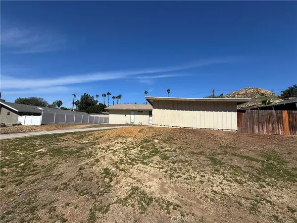 2939 Berkeley RD, Riverside, CA 92506