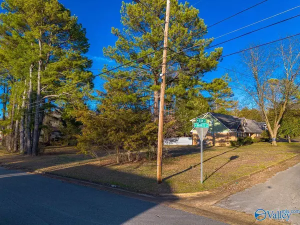 6204 Olson Street NW, Huntsville, AL 35810